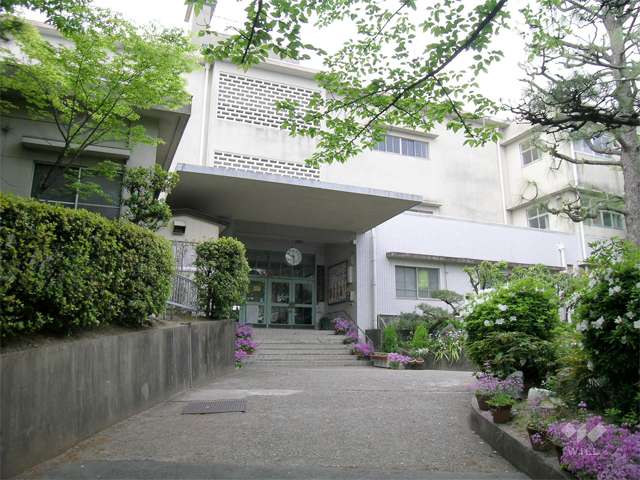 上野小学校