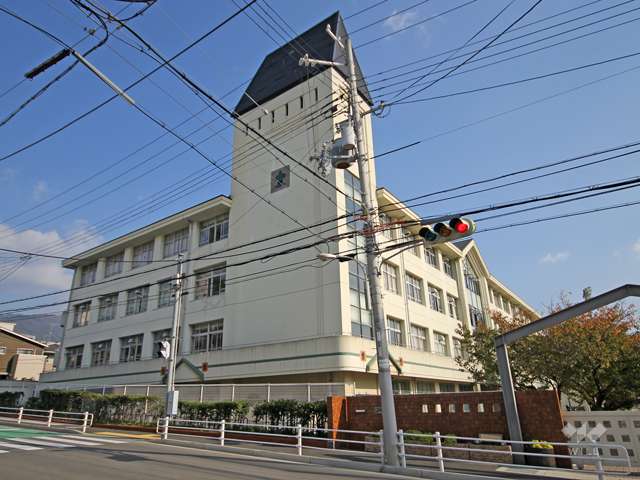 六甲小学校