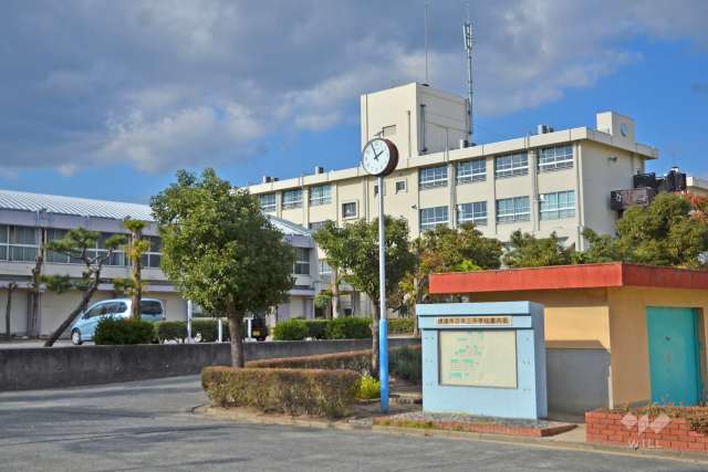 第三中学校