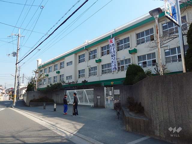 東小学校