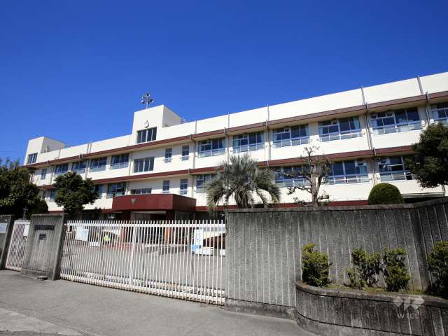 西小学校