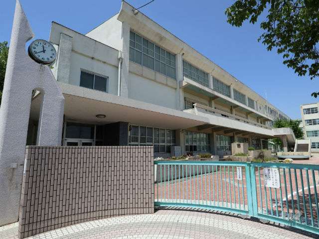 上野小学校