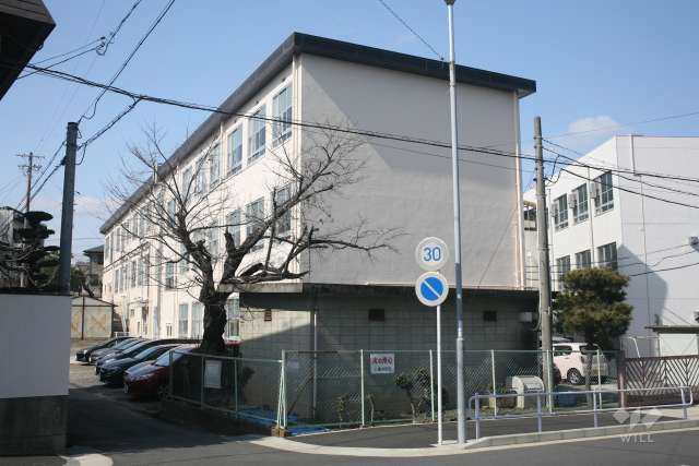 八事小学校