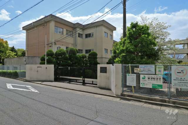 新郊中学校