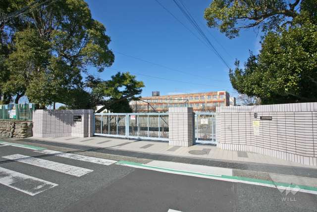 鳴海小学校