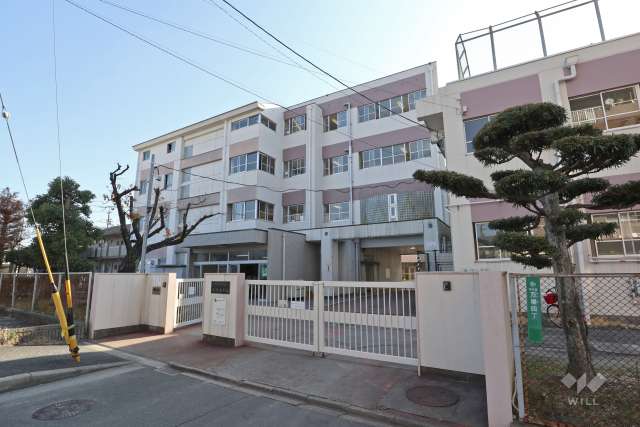 万場小学校