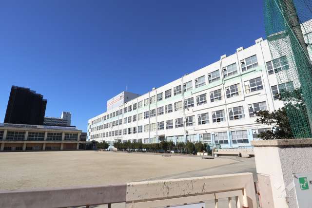 港楽小学校