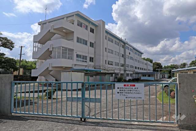 西山小学校