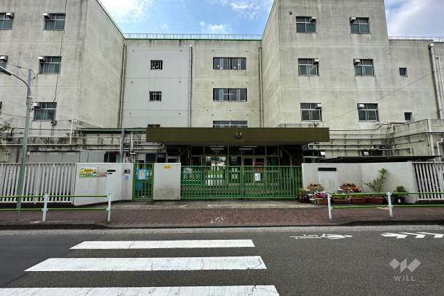 新宿小学校