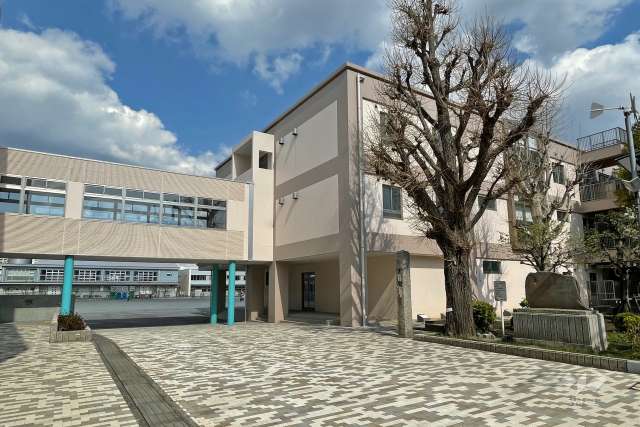 高津小学校