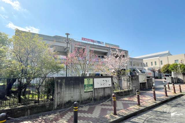 高津中学校