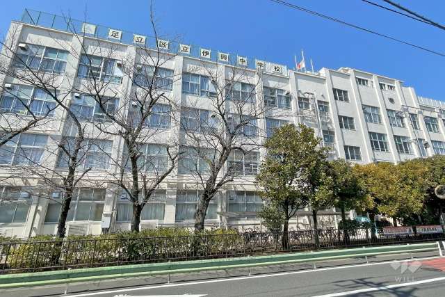 伊興中学校