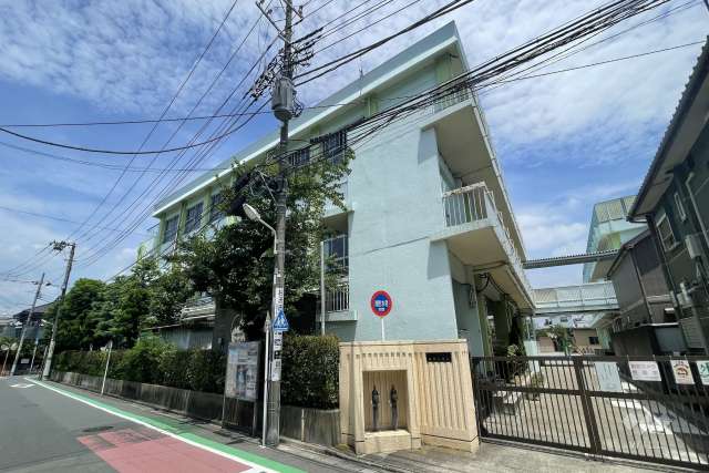 新宿小学校