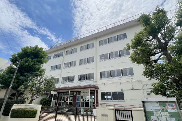 新宿中学校