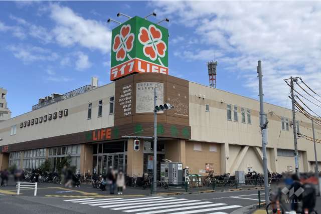 ライフ 六町駅前店