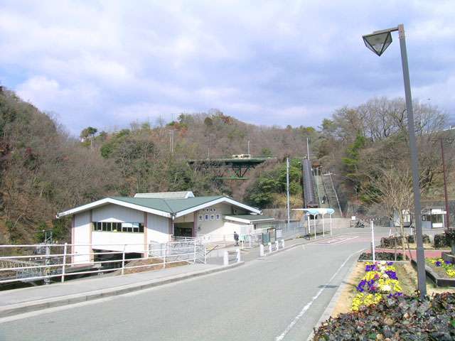 能勢電鉄妙見線「光風台」駅の外観