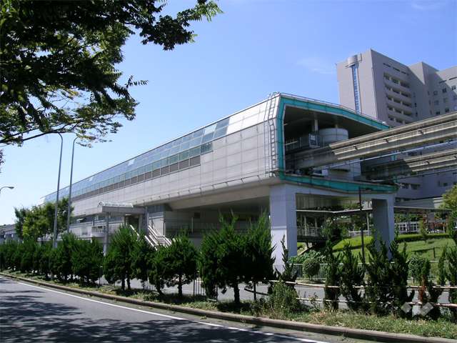 大阪モノ彩都線「阪大病院前」駅の外観