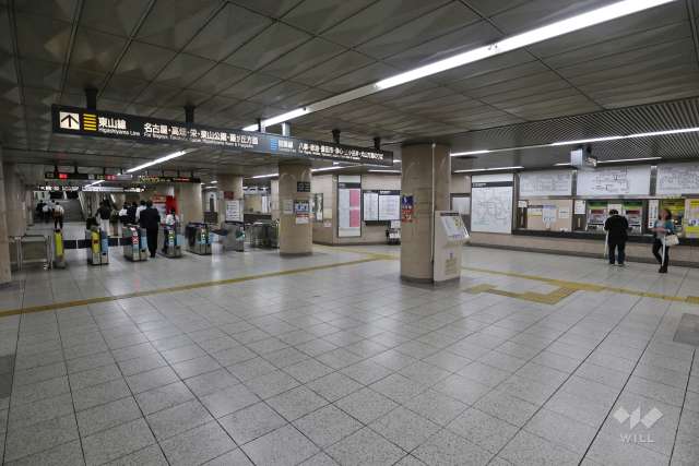 地下鉄東山線「伏見」駅の外観