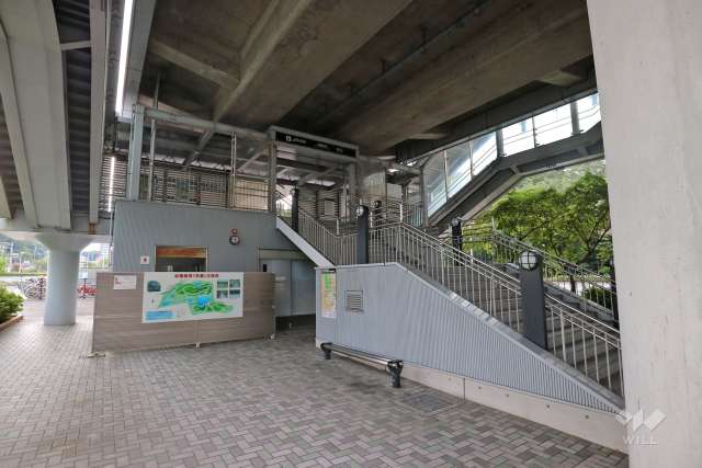 名古屋ガイドウェイバス「小幡緑地」駅の外観