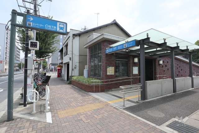 地下鉄東山線「亀島」駅の外観