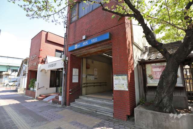 地下鉄名港線「築地口」駅の外観