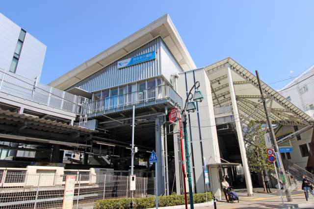 小田急小田原線「代々木八幡」駅の外観