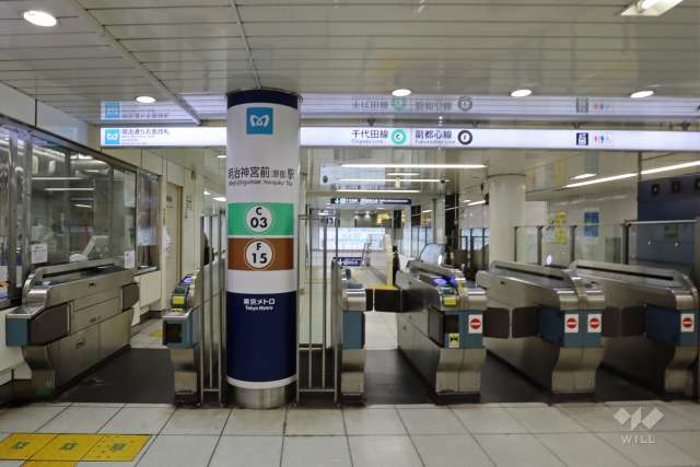 東京メトロ千代田線「明治神宮前」駅の外観
