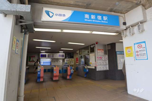 小田急小田原線「南新宿」駅の外観
