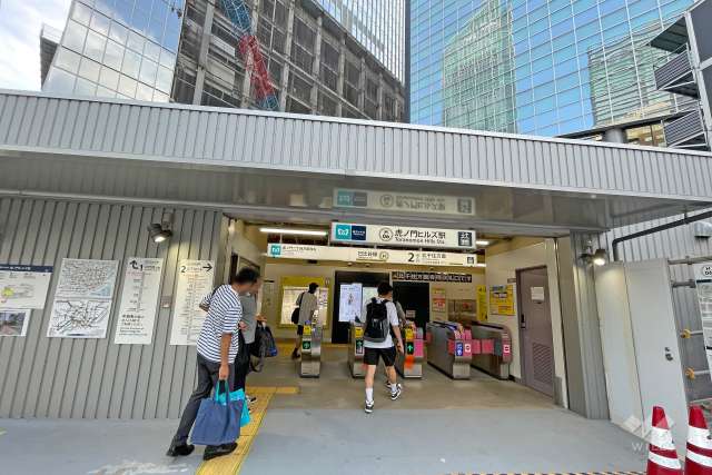 東京メトロ日比谷線「虎ノ門ヒルズ」駅の外観