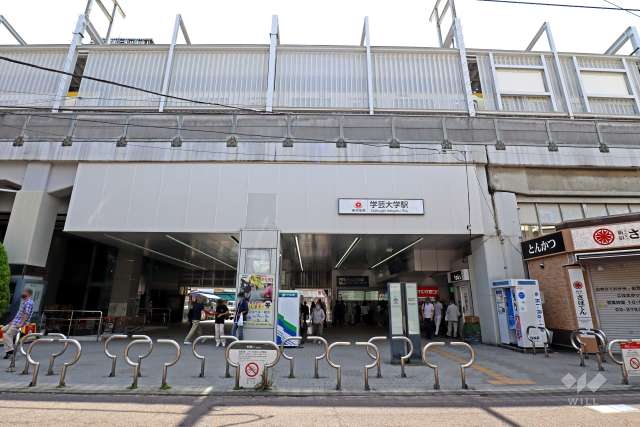 東急東横線「学芸大学」駅の外観