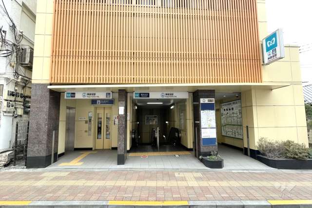 東京メトロ東西線「神楽坂」駅の外観