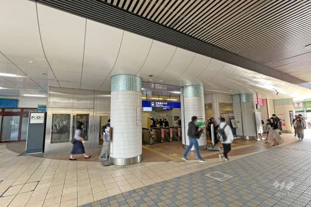 京急本線「平和島」駅の外観