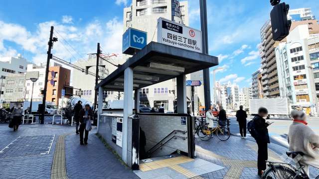 東京メトロ丸ノ内線「四谷三丁目」駅の外観