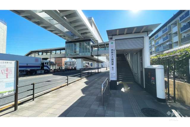 都営日暮里・舎人ライナー「西新井大師西」駅の外観