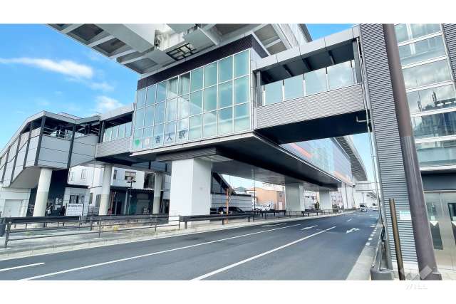 都営日暮里・舎人ライナー「舎人」駅の外観