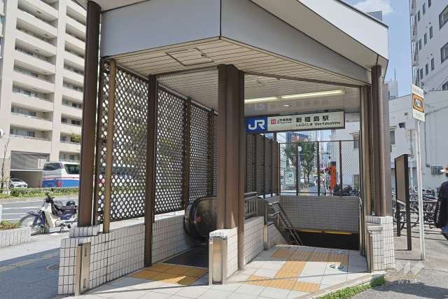 JR東西線「新福島」駅の外観