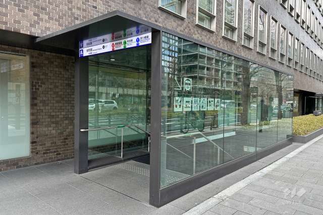 大阪メトロ御堂筋線「本町」駅の外観