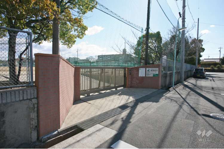 鳴海中学校の写真