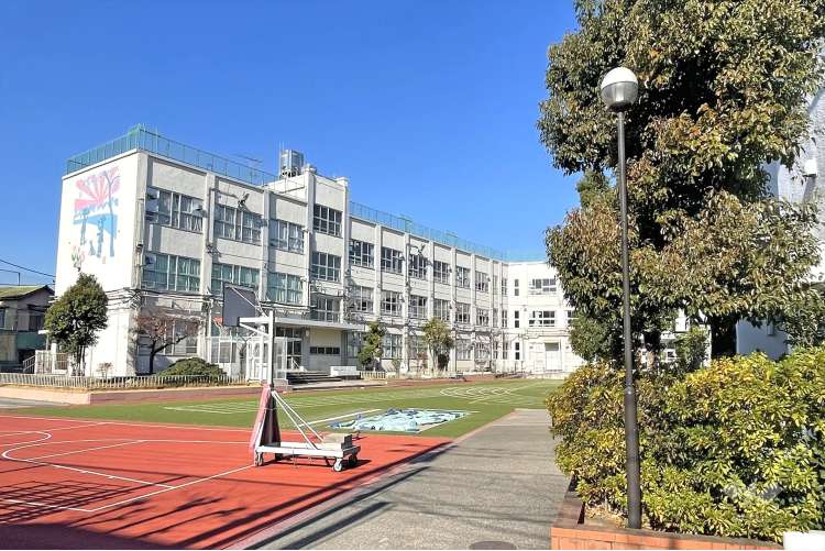 弥生小学校の写真