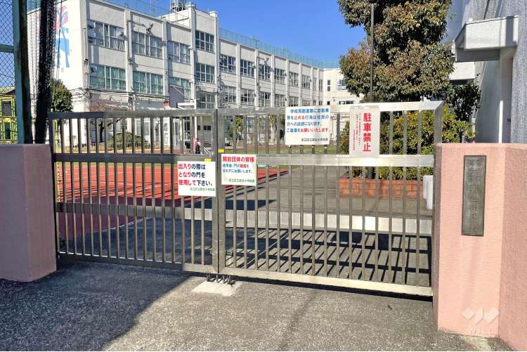 弥生小学校の写真