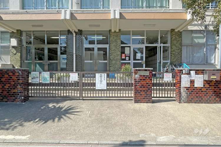 伊興中学校の写真