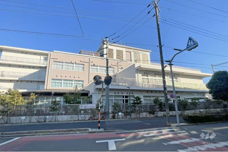 鹿浜菜の花中学校の写真