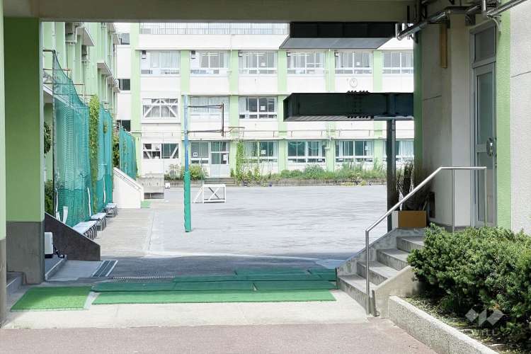 上千葉小学校の写真