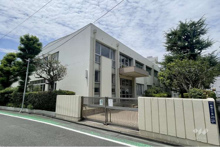 新宿中学校の写真