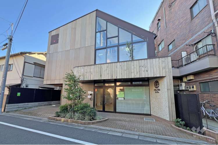 大空と大地のなーさりぃ下井草駅前園の写真