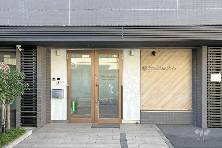 大空と大地のなーさりぃ中野富士見町駅前園の写真
