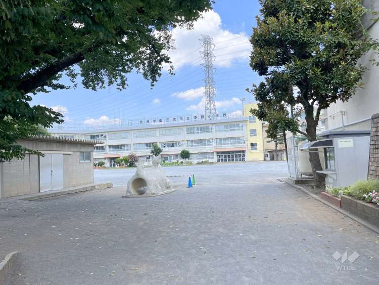 鷹南学園中原小学校の写真
