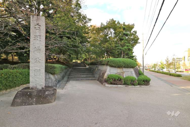 古戦場公園と郷土資料館の写真