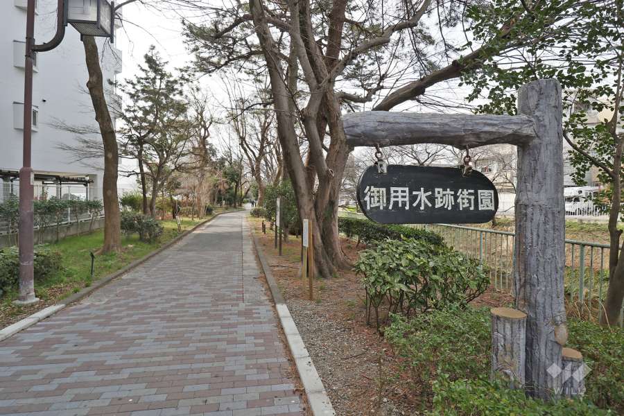 御用水跡街園と黒川樋門3