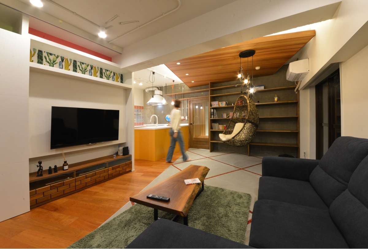 中古リフォームの事例:ユニークな表現:天井板張りのインテリアテクニック